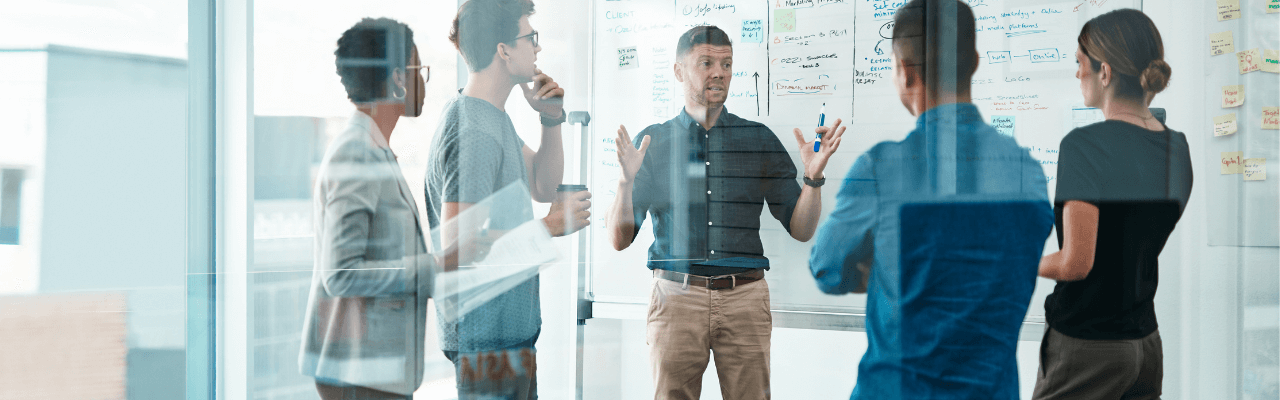 Starting a business while you are employed in the UAE